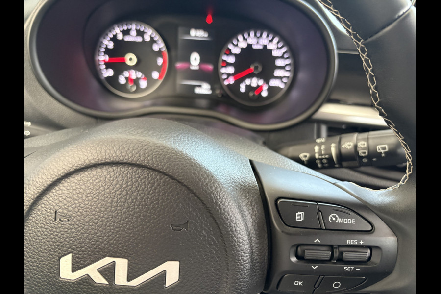 Kia Picanto 1.0 DPi DynamicLine Achteruitrijcamera - Apple carplay - Airco - Cruise control - Navigatie - Cruise control - Licht metalen velgen 14 inch - Radio - Start/stop systeem - Bluetooth - Elektrische ramen - Stuur multifunctioneel