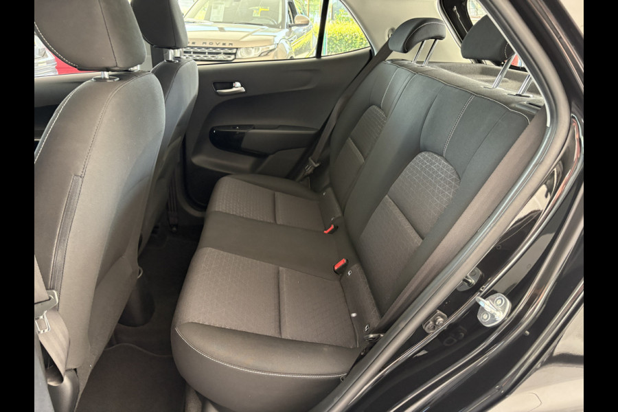 Kia Picanto 1.0 DPi DynamicLine Achteruitrijcamera - Apple carplay - Airco - Cruise control - Navigatie - Cruise control - Licht metalen velgen 14 inch - Radio - Start/stop systeem - Bluetooth - Elektrische ramen - Stuur multifunctioneel