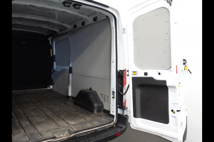 Ford Transit 330 2.0 TDCI L3H2 Trend Automaat Navigatie Camera Carplay Trekhaak Cruise control Airco