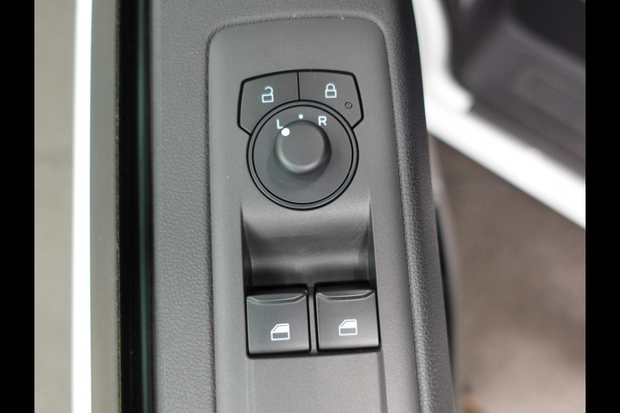 Ford Transit Custom 300 2.0 TDCI L2H1 Automaat Trend NIEUW MODEL! Airco Cruise Control Navigatie Parkeersensoren Camera Carplay/Android Auto