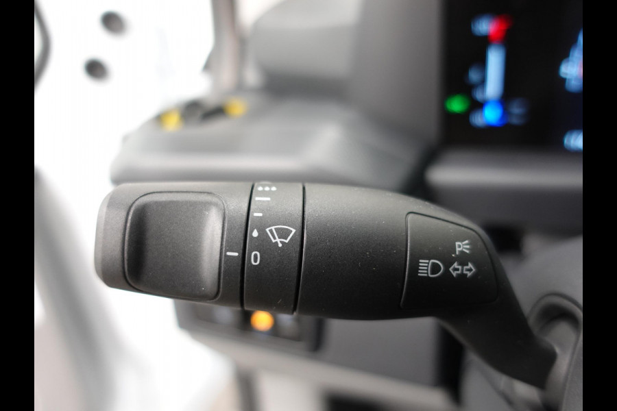 Ford Transit Custom 300 2.0 TDCI L2H1 Automaat Trend NIEUW MODEL! Airco Cruise Control Navigatie Parkeersensoren Camera Carplay/Android Auto