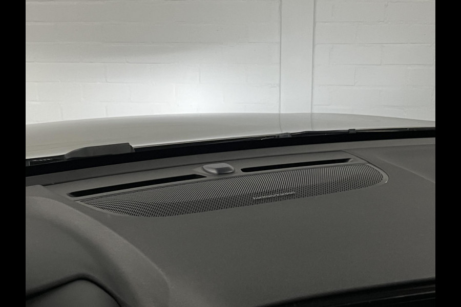 Volvo XC40 1.5 T5 Recharge R-Design Trekhaak | Harman/Kardon |  Stoel-/Stuurverwarming | Cruise-/Climate control | Achteruitrij camera | Carplay | Leder/Alcantara