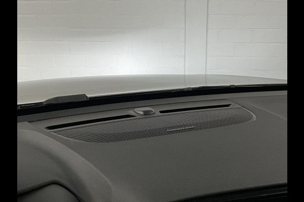 Volvo XC40 1.5 T5 Recharge R-Design Trekhaak | Harman/Kardon |  Stoel-/Stuurverwarming | Cruise-/Climate control | Achteruitrij camera | Carplay | Leder/Alcantara