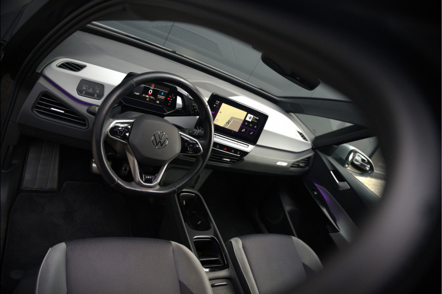 Volkswagen ID.3 First Plus 58 kWh | Stoelverwarming | Stuurverwarming | Camera | Adaptive Cruise Control | Navigatie | Keyless | Parkeersensoren | LED | Apple Carplay | NAP |