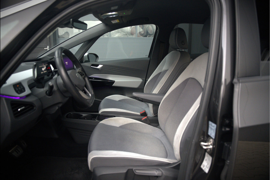 Volkswagen ID.3 First Plus 58 kWh | Stoelverwarming | Stuurverwarming | Camera | Adaptive Cruise Control | Navigatie | Keyless | Parkeersensoren | LED | Apple Carplay | NAP |