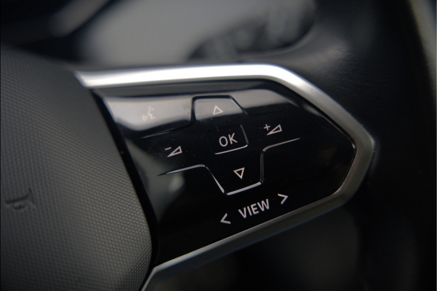 Volkswagen ID.3 First Plus 58 kWh | Stoelverwarming | Stuurverwarming | Camera | Adaptive Cruise Control | Navigatie | Keyless | Parkeersensoren | LED | Apple Carplay | NAP |