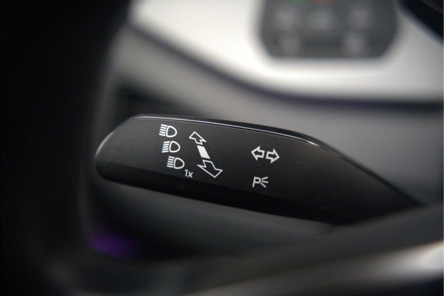 Volkswagen ID.3 First Plus 58 kWh | Stoelverwarming | Stuurverwarming | Camera | Adaptive Cruise Control | Navigatie | Keyless | Parkeersensoren | LED | Apple Carplay | NAP |
