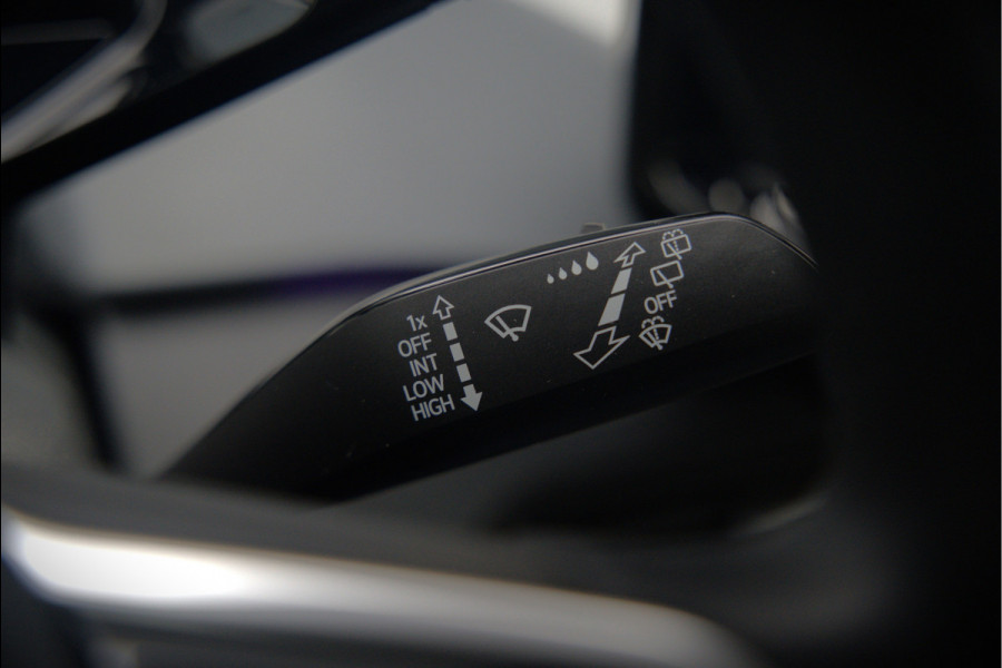 Volkswagen ID.3 First Plus 58 kWh | Stoelverwarming | Stuurverwarming | Camera | Adaptive Cruise Control | Navigatie | Keyless | Parkeersensoren | LED | Apple Carplay | NAP |