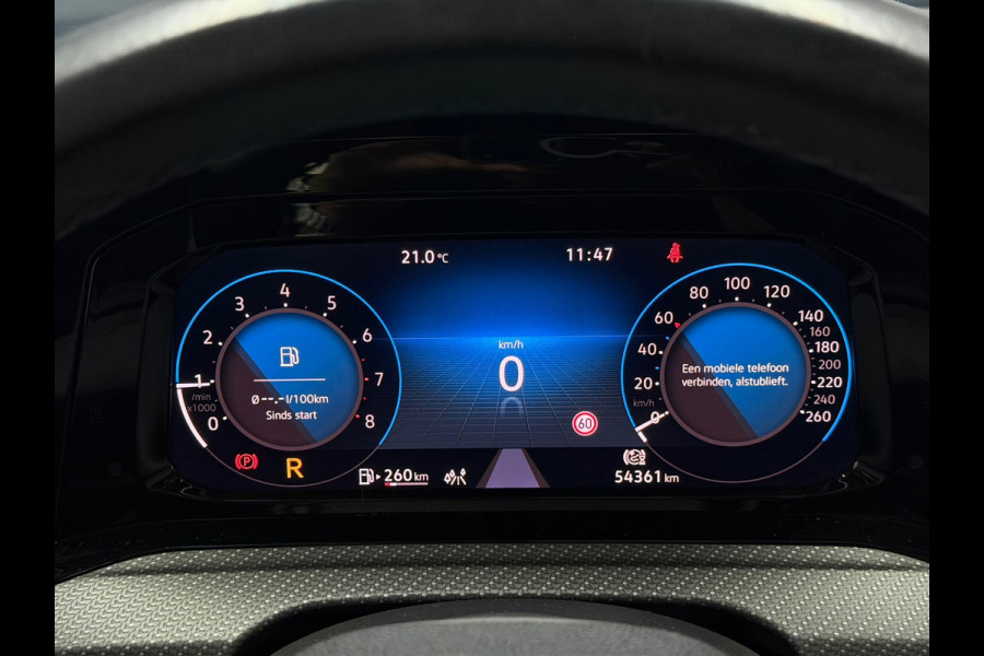 Volkswagen Golf 1.5 eTSI R-Line Business Pano Keyless Trekhaak IQ Camera Sfeerverlichting