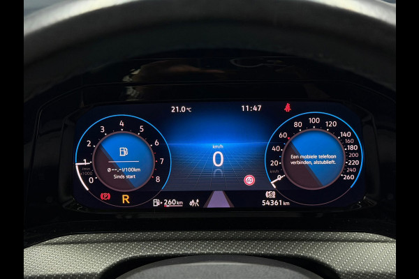 Volkswagen Golf 1.5 eTSI R-Line Business Pano Keyless Trekhaak IQ Camera Sfeerverlichting