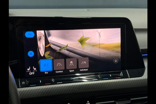 Volkswagen Golf 1.5 eTSI R-Line Business Pano Keyless Trekhaak IQ Camera Sfeerverlichting