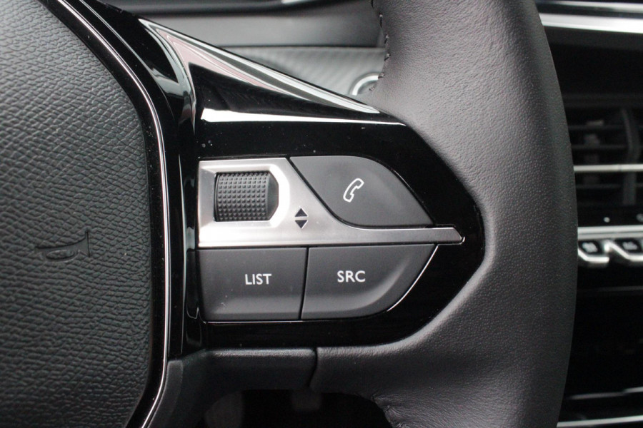 Peugeot 2008 1.2 100PK ALLURE | NAVIGATIE | PARKEERSENSOREN VOOR + ACHTER | KEYLESS ENTRY/START | LICHTMETALEN VELGEN 17" | DRAADLOZE APPLE CARPLAY/ANDROID AUTO | DRAADLOZE TELEFOONLADER | CRUISE CONTROL | DAB + RADIO | LED KOPLAMPEN |