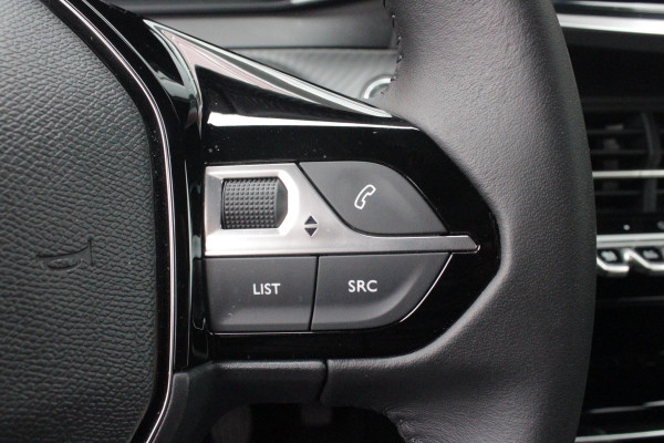 Peugeot 2008 1.2 100PK ALLURE | NAVIGATIE | PARKEERSENSOREN VOOR + ACHTER | KEYLESS ENTRY/START | LICHTMETALEN VELGEN 17" | DRAADLOZE APPLE CARPLAY/ANDROID AUTO | DRAADLOZE TELEFOONLADER | CRUISE CONTROL | DAB + RADIO | LED KOPLAMPEN |
