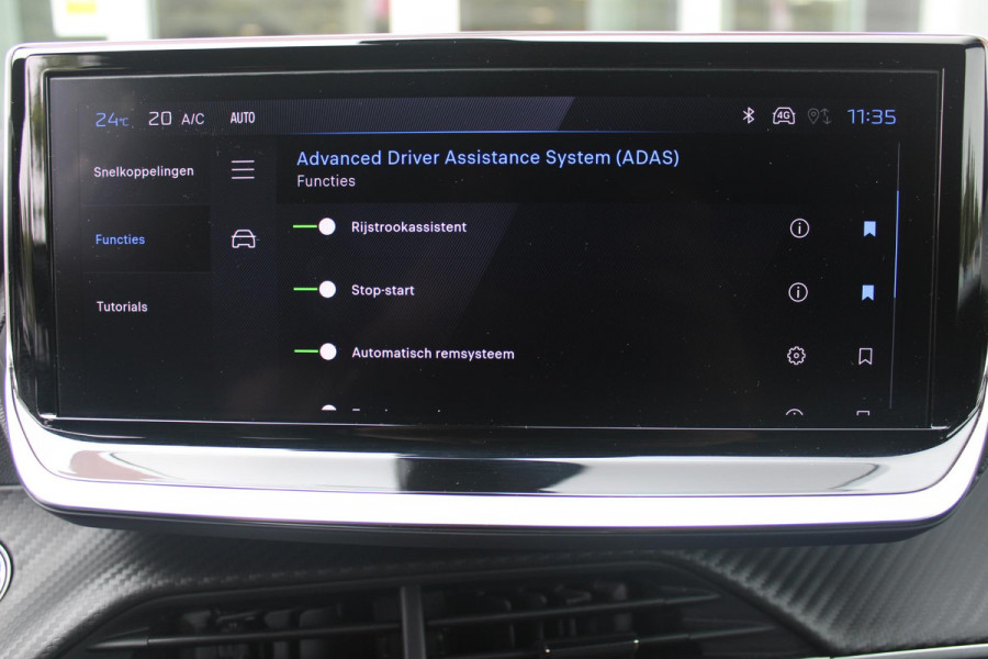Peugeot 2008 1.2 100PK ALLURE | NAVIGATIE | PARKEERSENSOREN VOOR + ACHTER | KEYLESS ENTRY/START | LICHTMETALEN VELGEN 17" | DRAADLOZE APPLE CARPLAY/ANDROID AUTO | DRAADLOZE TELEFOONLADER | CRUISE CONTROL | DAB + RADIO | LED KOPLAMPEN |