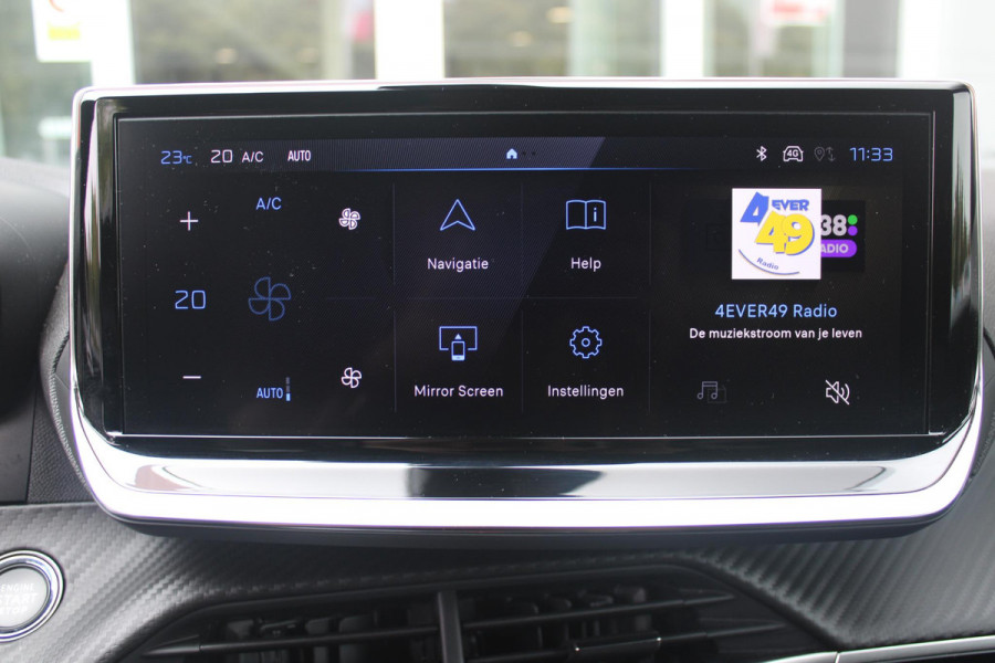 Peugeot 2008 1.2 100PK ALLURE | NAVIGATIE | PARKEERSENSOREN VOOR + ACHTER | KEYLESS ENTRY/START | LICHTMETALEN VELGEN 17" | DRAADLOZE APPLE CARPLAY/ANDROID AUTO | DRAADLOZE TELEFOONLADER | CRUISE CONTROL | DAB + RADIO | LED KOPLAMPEN |