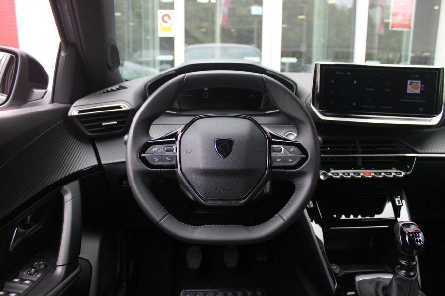 Peugeot 2008 1.2 100PK ALLURE | NAVIGATIE | PARKEERSENSOREN VOOR + ACHTER | KEYLESS ENTRY/START | LICHTMETALEN VELGEN 17" | DRAADLOZE APPLE CARPLAY/ANDROID AUTO | DRAADLOZE TELEFOONLADER | CRUISE CONTROL | DAB + RADIO | LED KOPLAMPEN |