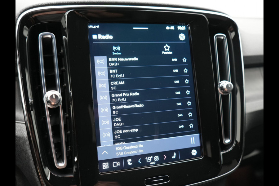 Volvo XC40 Core Recharge Pure 69 kWh 231pk Dealer O.H. | Warmtepomp | Camera | Sportstoelen & Stuur Verwarmd | Google Assistent | Apple Carplay | Cruise Control | Virtual Cockpit | DAB |