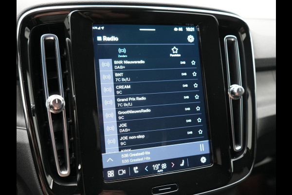 Volvo XC40 Core Recharge Pure 69 kWh 231pk Dealer O.H. | Warmtepomp | Camera | Sportstoelen & Stuur Verwarmd | Google Assistent | Apple Carplay | Cruise Control | Virtual Cockpit | DAB |