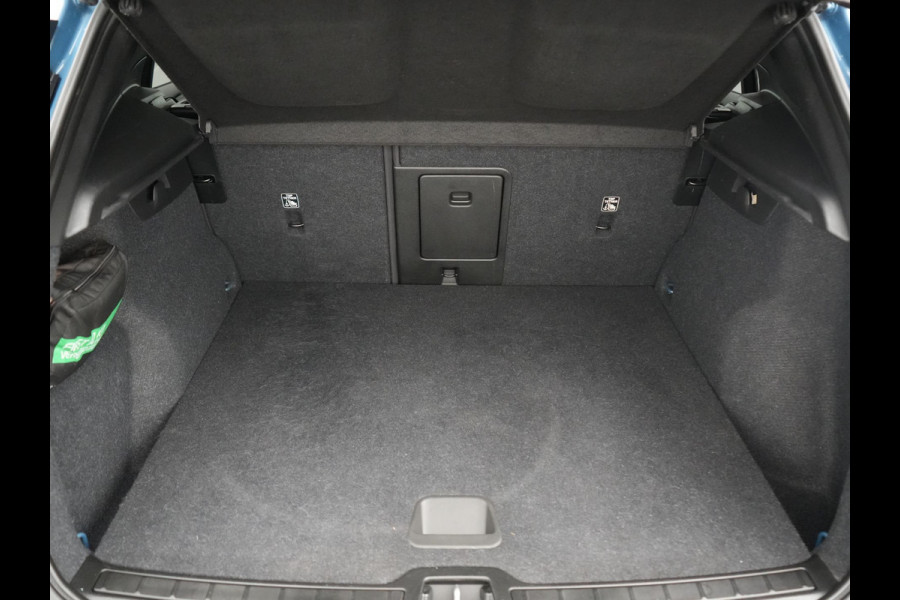 Volvo XC40 Core Recharge Pure 69 kWh 231pk Dealer O.H. | Warmtepomp | Camera | Sportstoelen & Stuur Verwarmd | Google Assistent | Apple Carplay | Cruise Control | Virtual Cockpit | DAB |