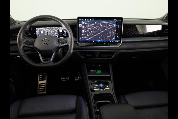 Volkswagen Tayron 1.5 eHybrid R-Line Edition 272 pk Automaat (DSG) | Verlengde garantie | Navigatie | Panoramadak | Trekhaak (wegklapbaar) | Parkeersensoren (Park assist) | Rondomzicht camera | Lederen bekleding | Stoelverwarming/ventilatie | R-Line |