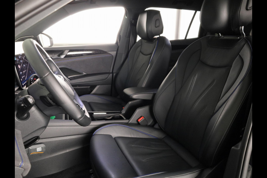 Volkswagen Tayron 1.5 eHybrid R-Line Edition 272 pk Automaat (DSG) | Verlengde garantie | Navigatie | Panoramadak | Trekhaak (wegklapbaar) | Parkeersensoren (Park assist) | Rondomzicht camera | Lederen bekleding | Stoelverwarming/ventilatie | R-Line |