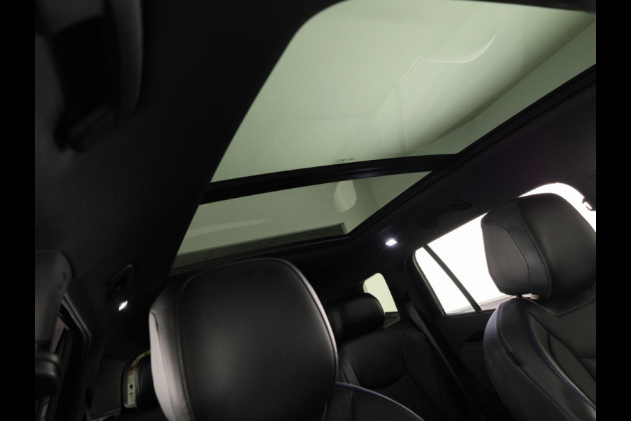 Volkswagen Tayron 1.5 eHybrid R-Line Edition 272 pk Automaat (DSG) | Verlengde garantie | Navigatie | Panoramadak | Trekhaak (wegklapbaar) | Parkeersensoren (Park assist) | Rondomzicht camera | Lederen bekleding | Stoelverwarming/ventilatie | R-Line |