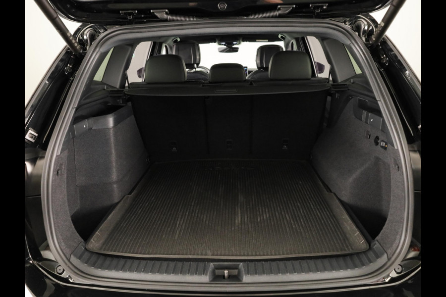 Volkswagen Tayron 1.5 eHybrid R-Line Edition 272 pk Automaat (DSG) | Verlengde garantie | Navigatie | Panoramadak | Trekhaak (wegklapbaar) | Parkeersensoren (Park assist) | Rondomzicht camera | Lederen bekleding | Stoelverwarming/ventilatie | R-Line |