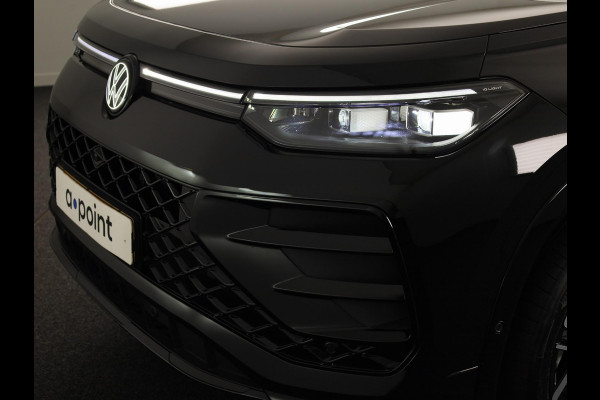 Volkswagen Tayron 1.5 eHybrid R-Line Edition 272 pk Automaat (DSG) | Verlengde garantie | Navigatie | Panoramadak | Trekhaak (wegklapbaar) | Parkeersensoren (Park assist) | Rondomzicht camera | Lederen bekleding | Stoelverwarming/ventilatie | R-Line |