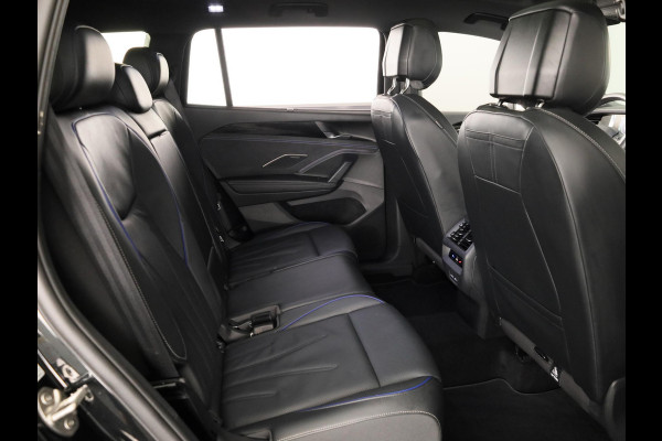 Volkswagen Tayron 1.5 eHybrid R-Line Edition 272 pk Automaat (DSG) | Verlengde garantie | Navigatie | Panoramadak | Trekhaak (wegklapbaar) | Parkeersensoren (Park assist) | Rondomzicht camera | Lederen bekleding | Stoelverwarming/ventilatie | R-Line |