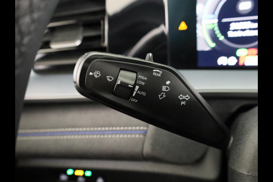 Volkswagen Tayron 1.5 eHybrid R-Line Edition 272 pk Automaat (DSG) | Verlengde garantie | Navigatie | Panoramadak | Trekhaak (wegklapbaar) | Parkeersensoren (Park assist) | Rondomzicht camera | Lederen bekleding | Stoelverwarming/ventilatie | R-Line |