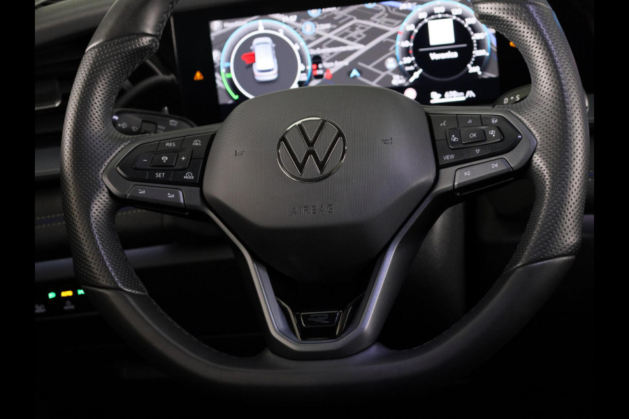 Volkswagen Tayron 1.5 eHybrid R-Line Edition 272 pk Automaat (DSG) | Verlengde garantie | Navigatie | Panoramadak | Trekhaak (wegklapbaar) | Parkeersensoren (Park assist) | Rondomzicht camera | Lederen bekleding | Stoelverwarming/ventilatie | R-Line |
