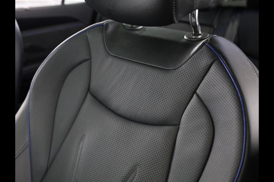 Volkswagen Tayron 1.5 eHybrid R-Line Edition 272 pk Automaat (DSG) | Verlengde garantie | Navigatie | Panoramadak | Trekhaak (wegklapbaar) | Parkeersensoren (Park assist) | Rondomzicht camera | Lederen bekleding | Stoelverwarming/ventilatie | R-Line |