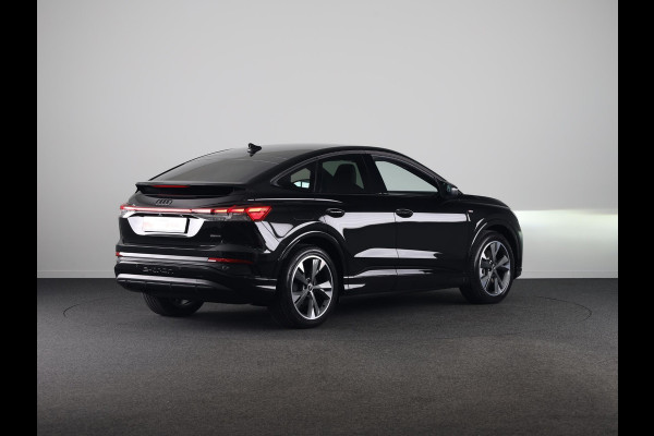 Audi Q4 Sportback e-tron 45 quattro S Edition Competition 82 kWh 286pk | Navigatie | 20 inch lichtmetalen velgen | Adaptive cruise controle | Zwart Optiek