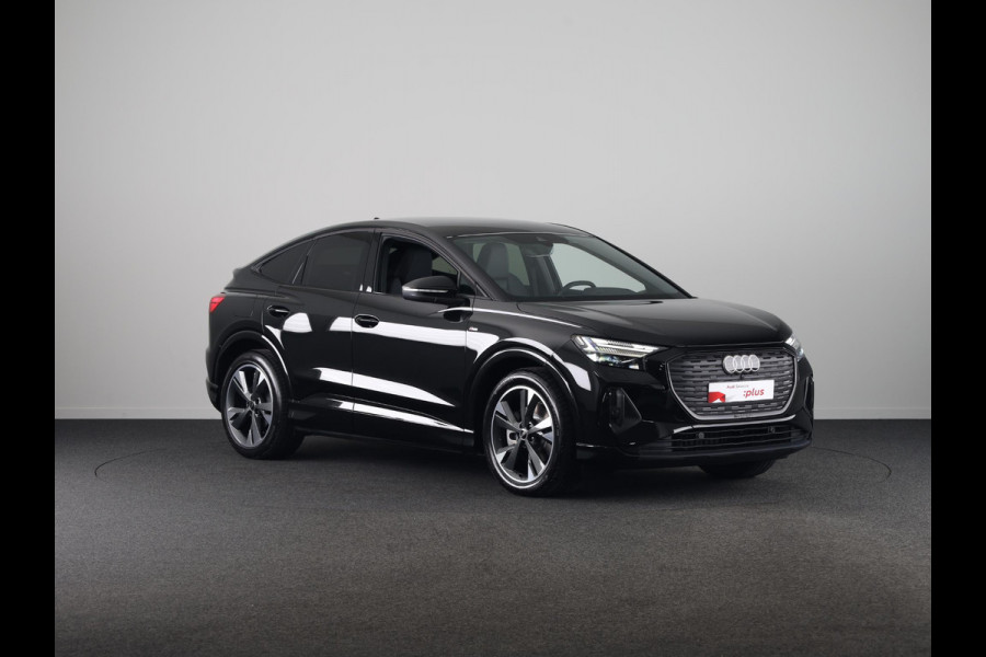 Audi Q4 Sportback e-tron 45 quattro S Edition Competition 82 kWh 286pk | Navigatie | 20 inch lichtmetalen velgen | Adaptive cruise controle | Zwart Optiek