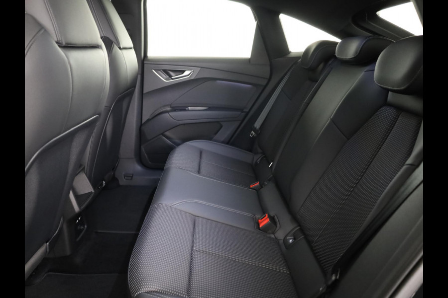 Audi Q4 Sportback e-tron 45 quattro S Edition Competition 82 kWh 286pk | Navigatie | 20 inch lichtmetalen velgen | Adaptive cruise controle | Zwart Optiek