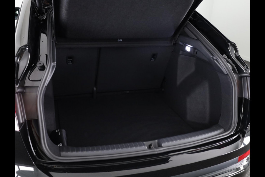 Audi Q4 Sportback e-tron 45 quattro S Edition Competition 82 kWh 286pk | Navigatie | 20 inch lichtmetalen velgen | Adaptive cruise controle | Zwart Optiek