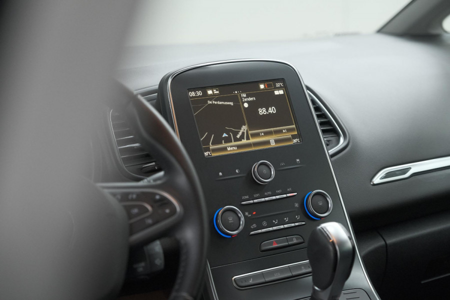 Renault Scénic TCe 140 EDC Limited | Camera | Stoelverwarming | Navigatie | Apple Carplay