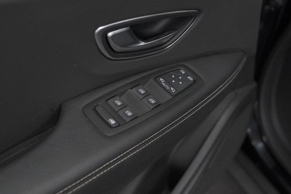 Renault Scénic TCe 140 EDC Limited | Camera | Stoelverwarming | Navigatie | Apple Carplay