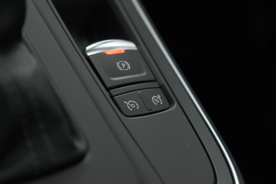 Renault Scénic TCe 140 EDC Limited | Camera | Stoelverwarming | Navigatie | Apple Carplay