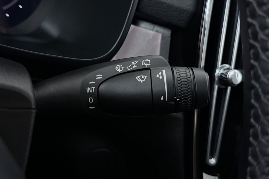 Volvo XC40 Recharge Ultimate 70 kWh (PANORAMADAK, SOH 92,5%, STUUR-/STOELVERWARMING, 360 CAMERA, DEALER ONDERHOUDEN, 1e EIGENAAR)