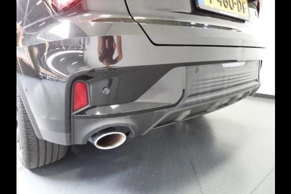 Lynk & Co 01 1.5 PHEV Plug-In ZWARTE HEMEL/360CAM/SCHUIFDAK/LED/20"LMV!
