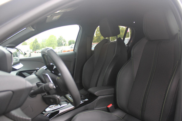 Peugeot 208 1.2 Hybrid 145PK AUTOMAAT GT | CAMERA VOOR + ACHTER | NAVIGATIE | DRAADLOZE APPLE CARPLAY/ANDROID AUTO | FULL LED KOPLAMPEN | LICHTMETALEN VELGEN 17" | DODEHOEK DETECTIE | DRAADLOZE TELEFOONLADER | KEYLESS ENTRY/START | DAB+ RADIO | ADAPTIVE CRUISE CONTROL | CLIMATE CONTROL |