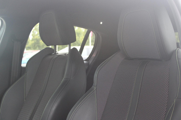 Peugeot 208 1.2 Hybrid 145PK AUTOMAAT GT | CAMERA VOOR + ACHTER | NAVIGATIE | DRAADLOZE APPLE CARPLAY/ANDROID AUTO | FULL LED KOPLAMPEN | LICHTMETALEN VELGEN 17" | DODEHOEK DETECTIE | DRAADLOZE TELEFOONLADER | KEYLESS ENTRY/START | DAB+ RADIO | ADAPTIVE CRUISE CONTROL | CLIMATE CONTROL |