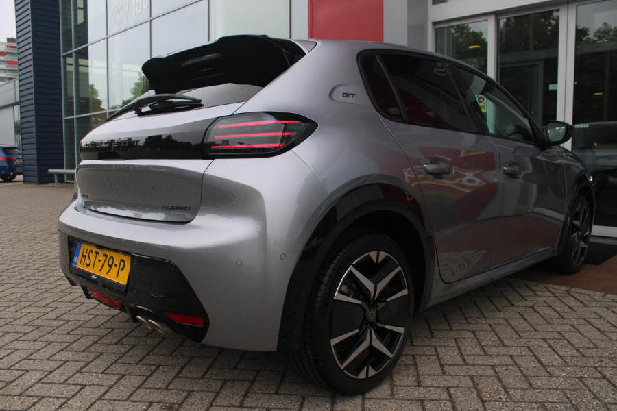 Peugeot 208 1.2 Hybrid 145PK AUTOMAAT GT | CAMERA VOOR + ACHTER | NAVIGATIE | DRAADLOZE APPLE CARPLAY/ANDROID AUTO | FULL LED KOPLAMPEN | LICHTMETALEN VELGEN 17" | DODEHOEK DETECTIE | DRAADLOZE TELEFOONLADER | KEYLESS ENTRY/START | DAB+ RADIO | ADAPTIVE CRUISE CONTROL | CLIMATE CONTROL |