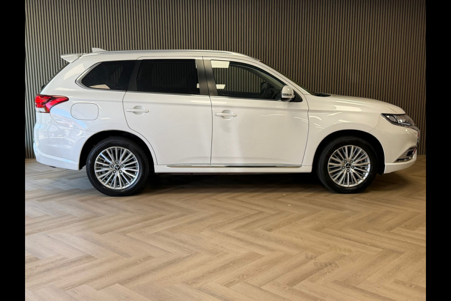 Mitsubishi Outlander 2.4 PHEV Intense+ AUT. PLUG-IN SCHUIFDAK CAMERA PDC CRUISE KEYLESS-GO STOEL/STUURVERWARMING