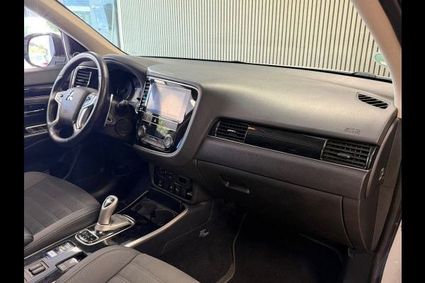 Mitsubishi Outlander 2.4 PHEV Intense+ AUT. PLUG-IN SCHUIFDAK CAMERA PDC CRUISE KEYLESS-GO STOEL/STUURVERWARMING
