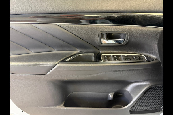 Mitsubishi Outlander 2.4 PHEV Intense+ AUT. PLUG-IN SCHUIFDAK CAMERA PDC CRUISE KEYLESS-GO STOEL/STUURVERWARMING