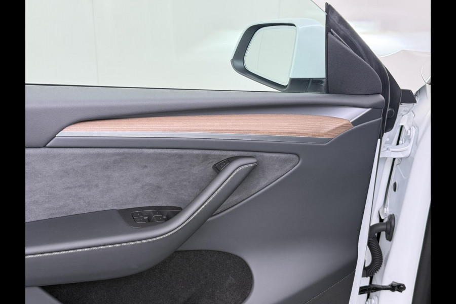 Tesla Model Y Long Range RWD 75 kWh LONG RANGE AWD FSD! VAN: 46.900,- VOOR: 43.877,- | FULL SELF DRIVE OP DE AUTO (UNIEK, GEEN ABONNEMENT MAAR GEKOCHT )|