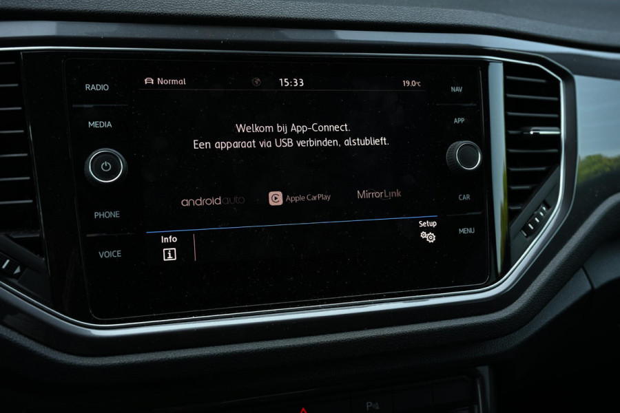 Volkswagen T-Roc 1.5 TSI Sport Business R | Camera | Adaptieve Cruise | Stoelverwarming | Trekhaak | Automaat | Blind Spot-sensor | Lane Assist |