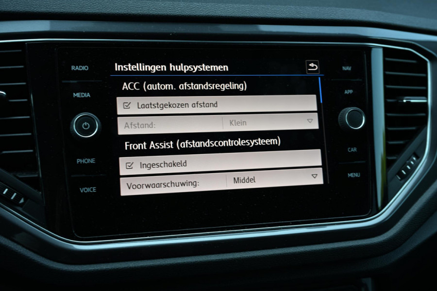 Volkswagen T-Roc 1.5 TSI Sport Business R | Camera | Adaptieve Cruise | Stoelverwarming | Trekhaak | Automaat | Blind Spot-sensor | Lane Assist |